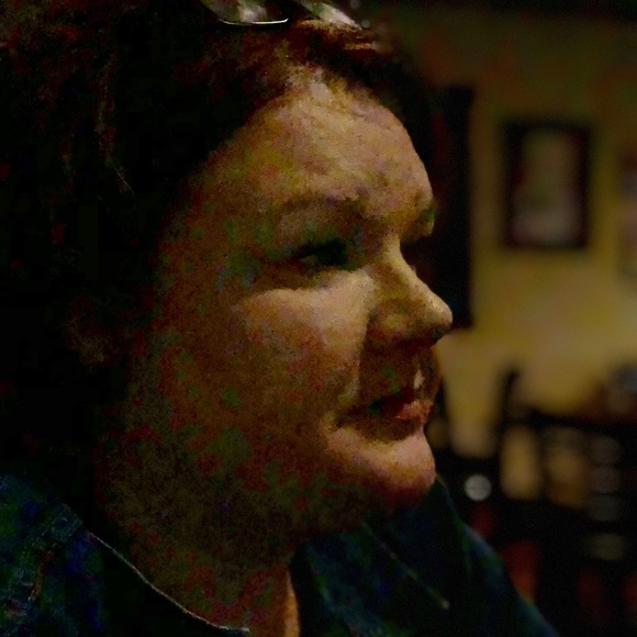 Meet your Posher, Jennifer - Picture 1 of 1